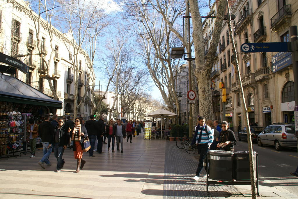 Hostal Mimi Las Ramblas Barcelona Exterior photo