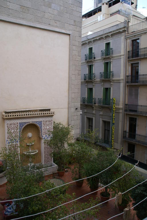 Hostal Mimi Las Ramblas Barcelona Exterior photo