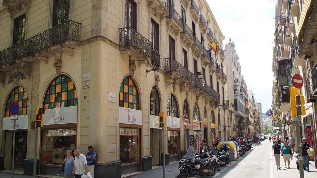 Hostal Mimi Las Ramblas Barcelona Exterior photo